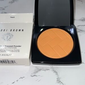 NWT Bobbi Brown vitamin enriched press powder: Peach
Never used
Still in box